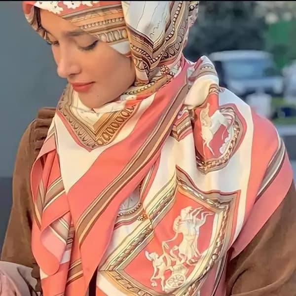 تصویر 1 از قیمت روسری ساتن ابریشم + خرید باور نکردنی